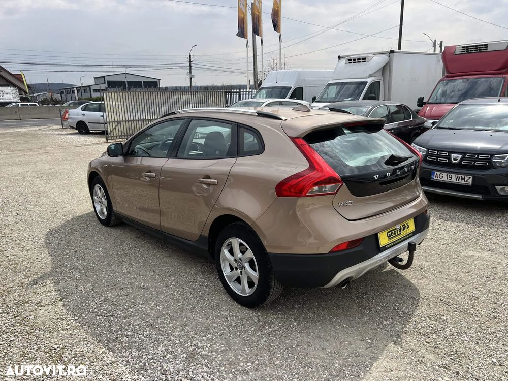 Volvo V40 D4 Geartronic Momentum - 4