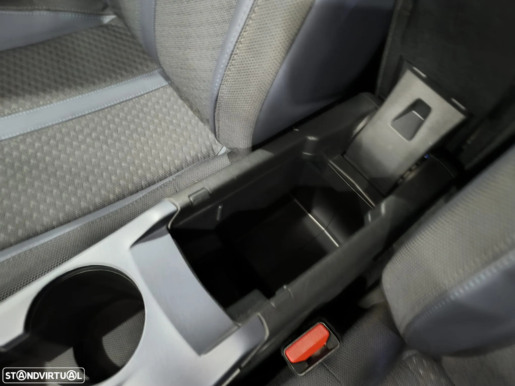 Peugeot 2008 1.2 PureTech Allure - 37