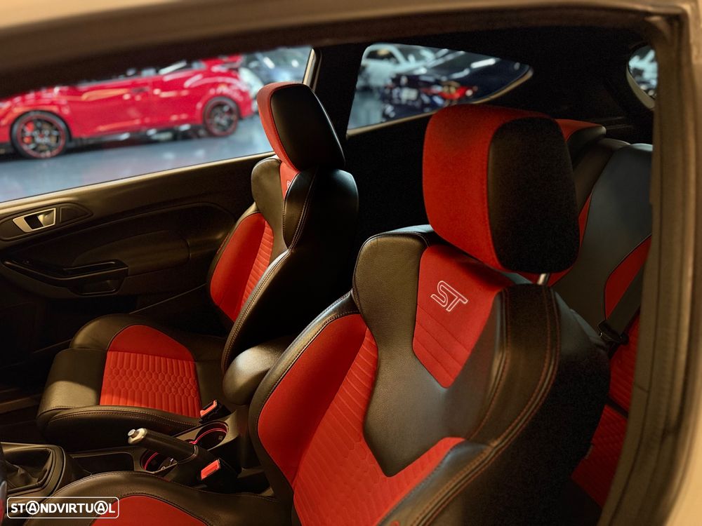 Ford Fiesta 1.6 EcoBoost c/ Pack Pele Desportiva ST - 8