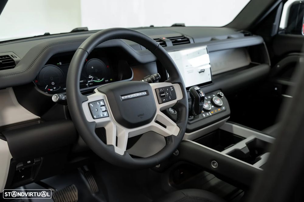 Land Rover Defender 2.0 P300e 110 AWD S - 18