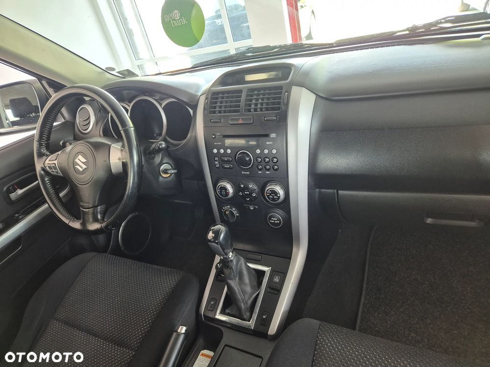 Suzuki Grand Vitara 2.0 Club - 8