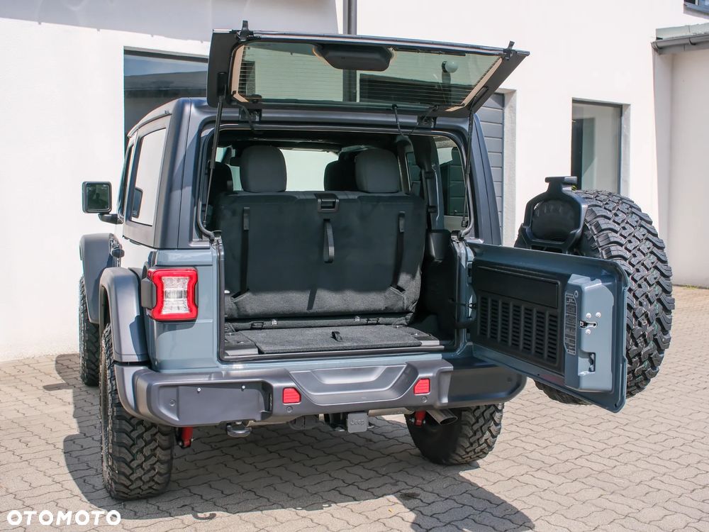 Jeep Wrangler - 32