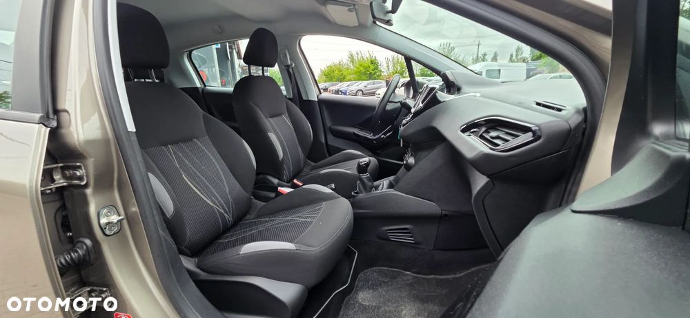 Peugeot 208 - 34