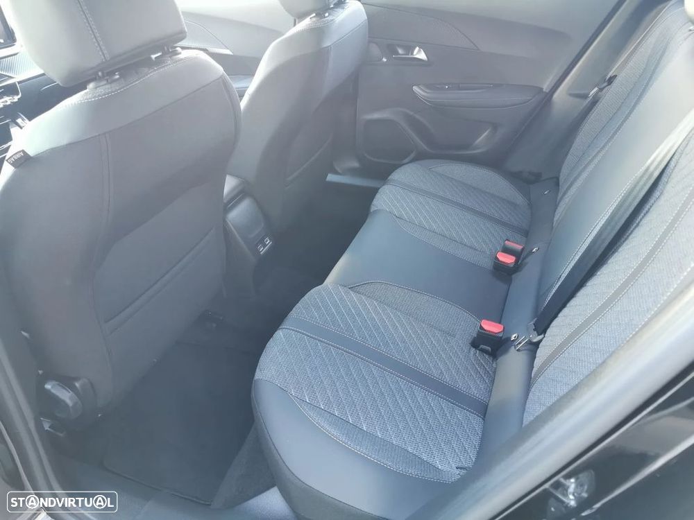 Peugeot 2008 1.2 PureTech Allure - 18