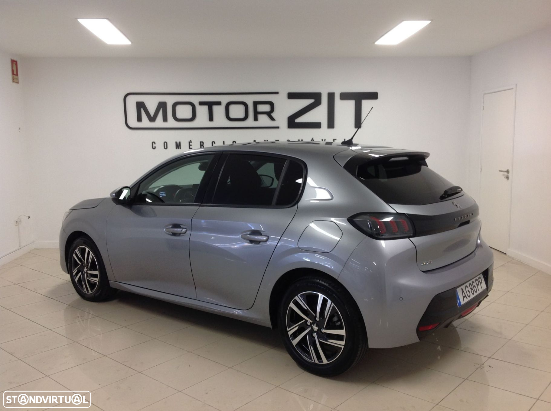 Peugeot 208 1.2 PureTech Allure - 8