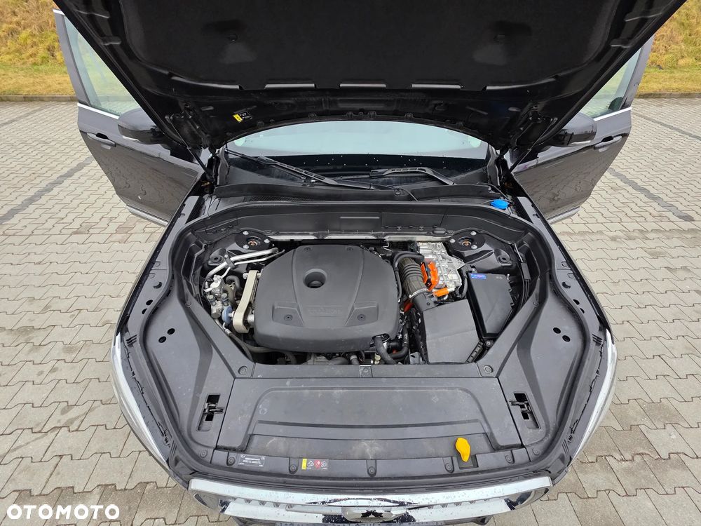 Volvo XC 90 T8 AWD Twin Engine Geartronic Momentum - 4