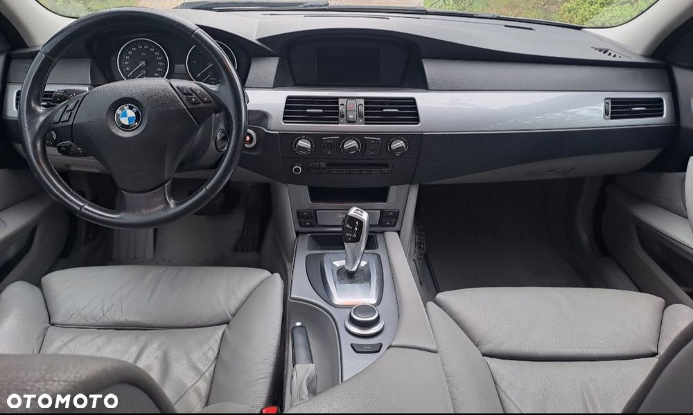 BMW Seria 5 525d xDrive - 9