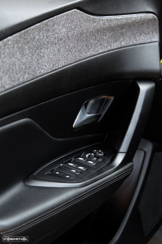 Peugeot 408 1.2 PureTech Allure EAT8 - 13
