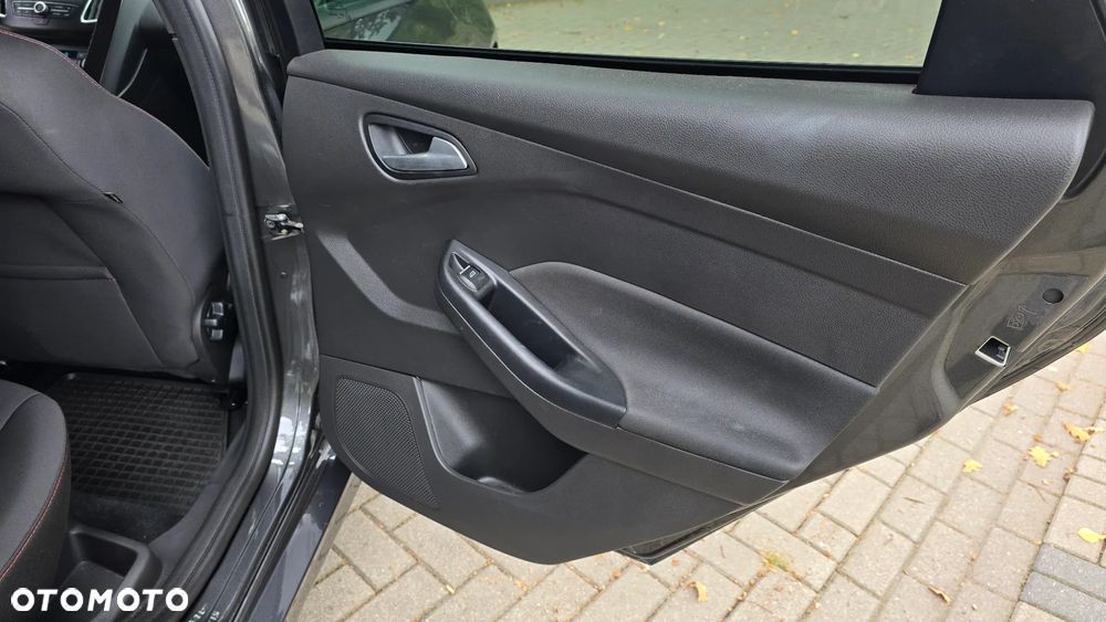 Ford Focus 1.5 EcoBoost ST-Line - 14
