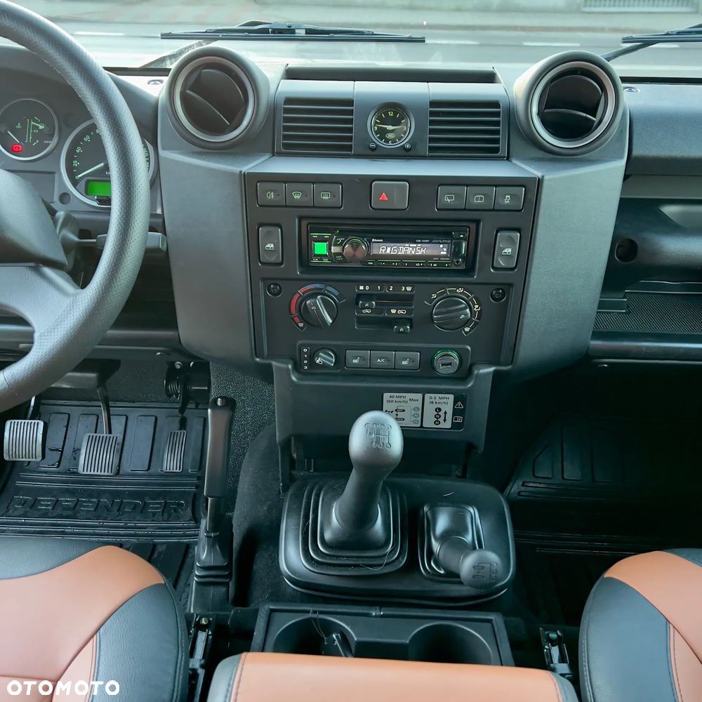 Land Rover Defender 2.2 TD4 SE - 16
