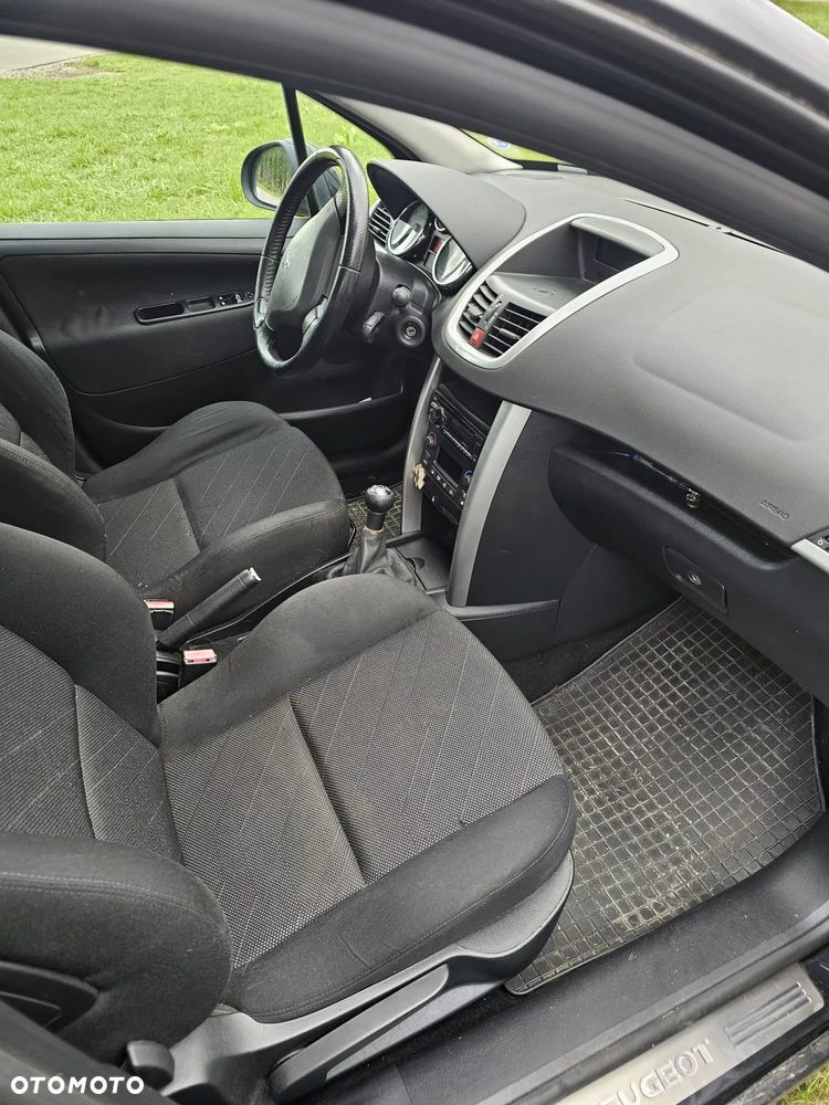 Peugeot 207 1.4 16V Trendy - 10