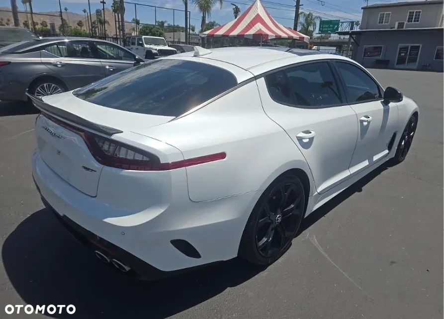 Kia Stinger - 4