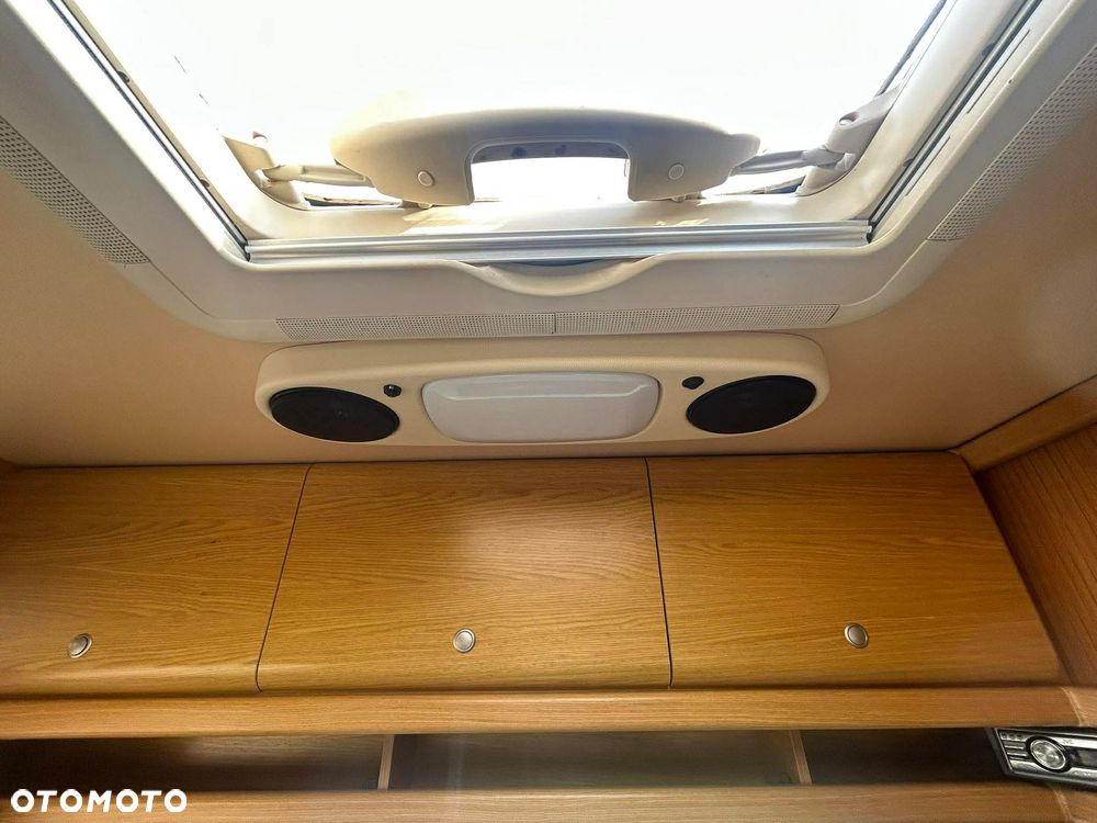 Iveco zimowy LAIKA 7 osób 2x klima solary - 19