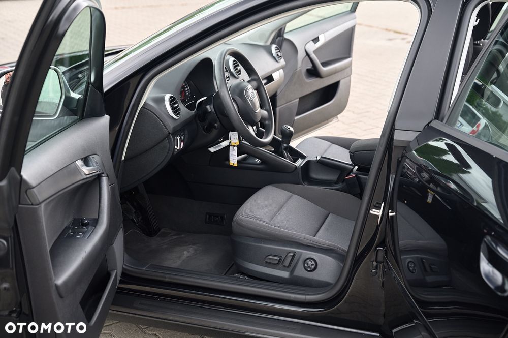 Audi A3 Sportback 1.6 Ambiente - 6