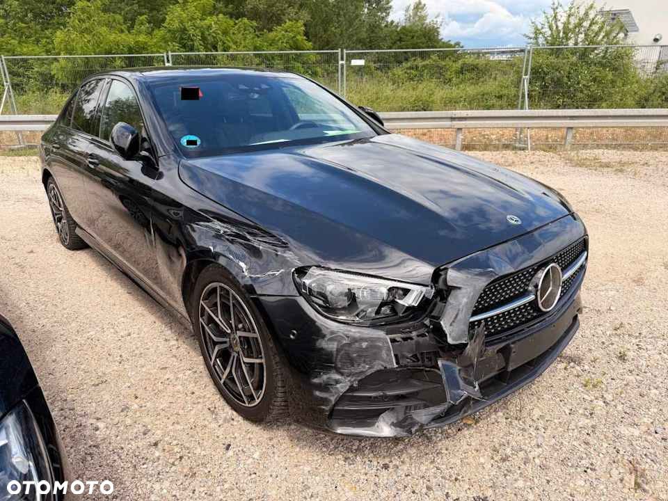 Mercedes-Benz Klasa E 220 d 4Matic 9G-TRONIC AMG Line - 1