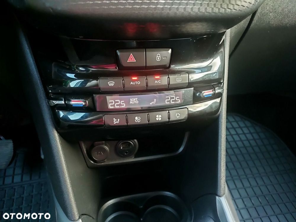 Peugeot 2008 1.6 BlueHDi Style - 27