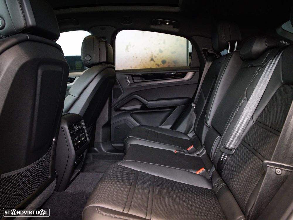 Porsche Cayenne Coupé E-Hybrid Black Edition - 30