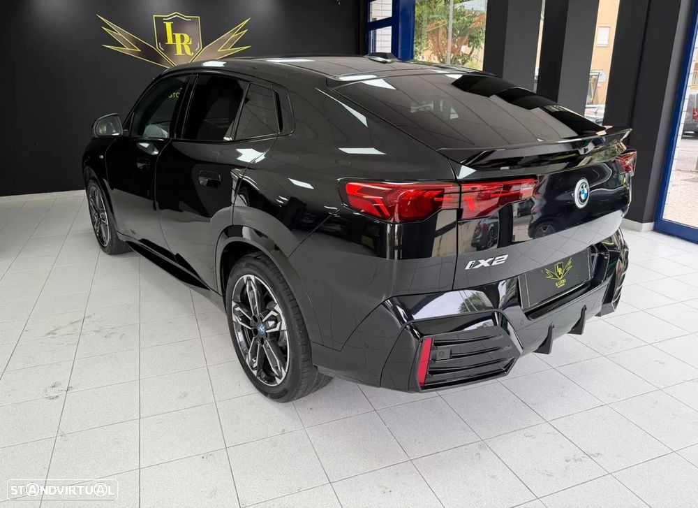 BMW iX2 eDrive20 Pack Desportivo M - 17