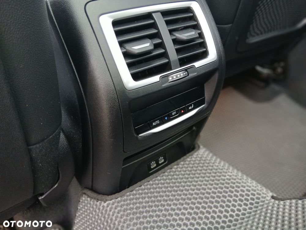 BMW iX3 80kWh Impressive - 29