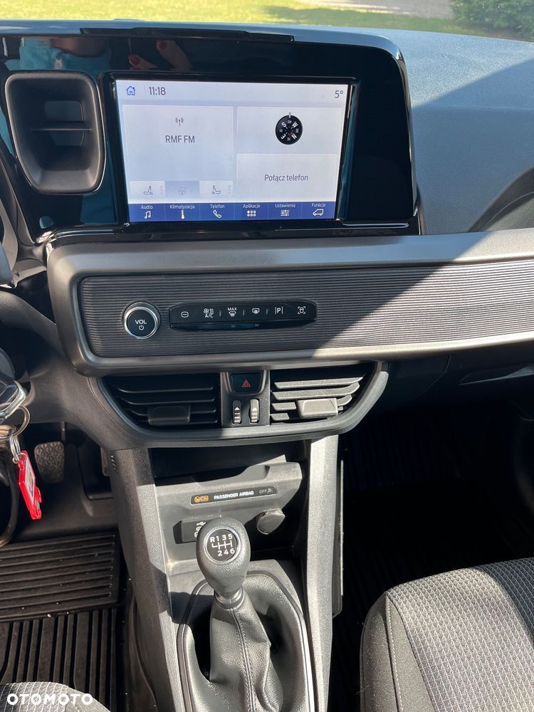 Ford Transit Courier - 13