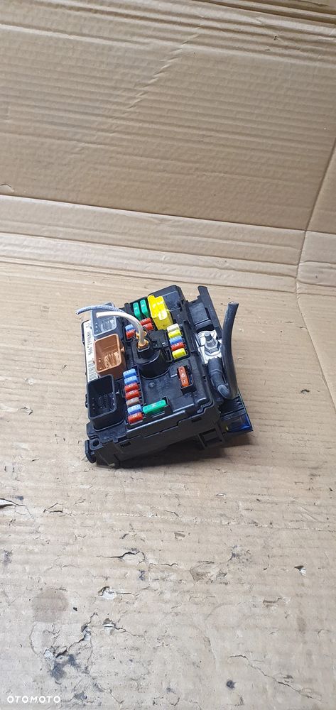 Moduł sterownik BSM skrzynka bezpieczników Citroen C3 II 9667199680 - 3