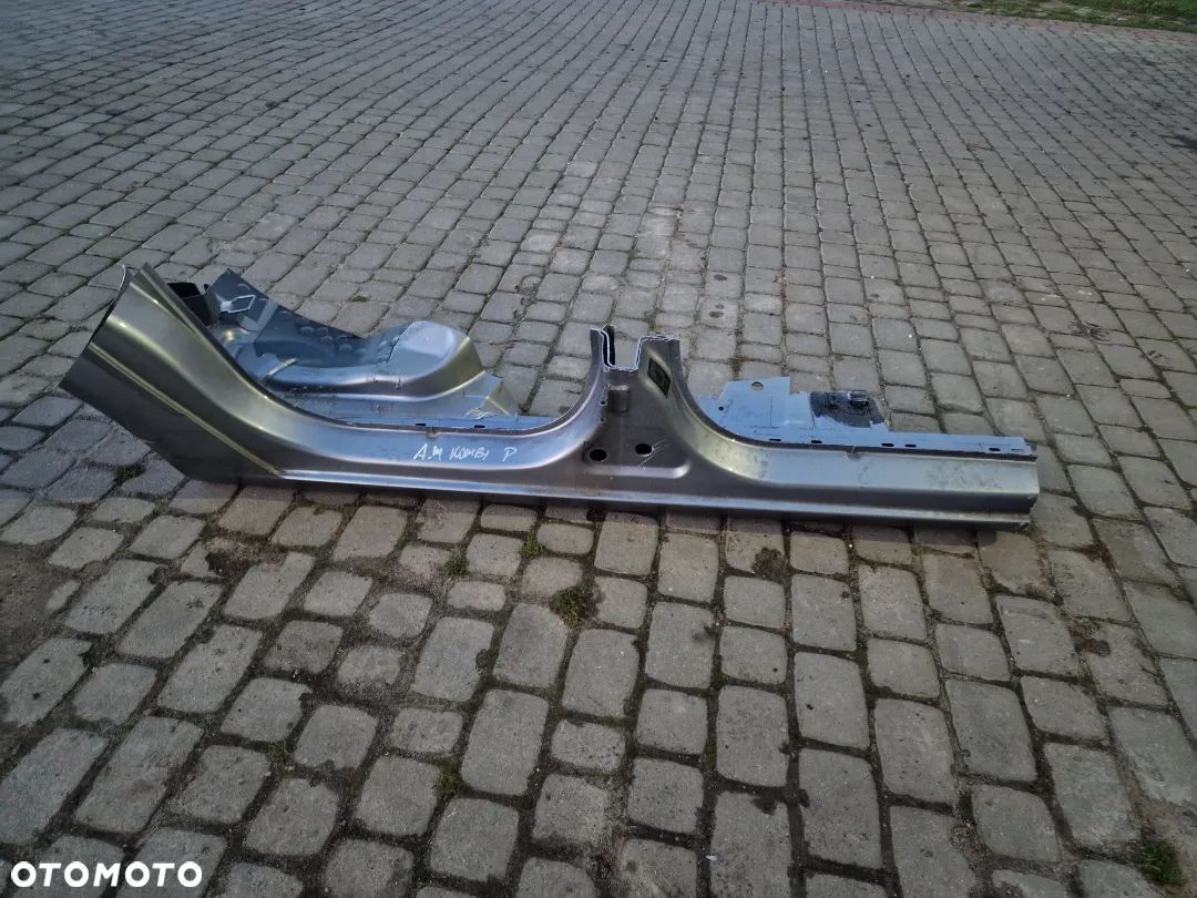 PRÓG PRAWY  OPEL ASTRA H  KOMBI - 1
