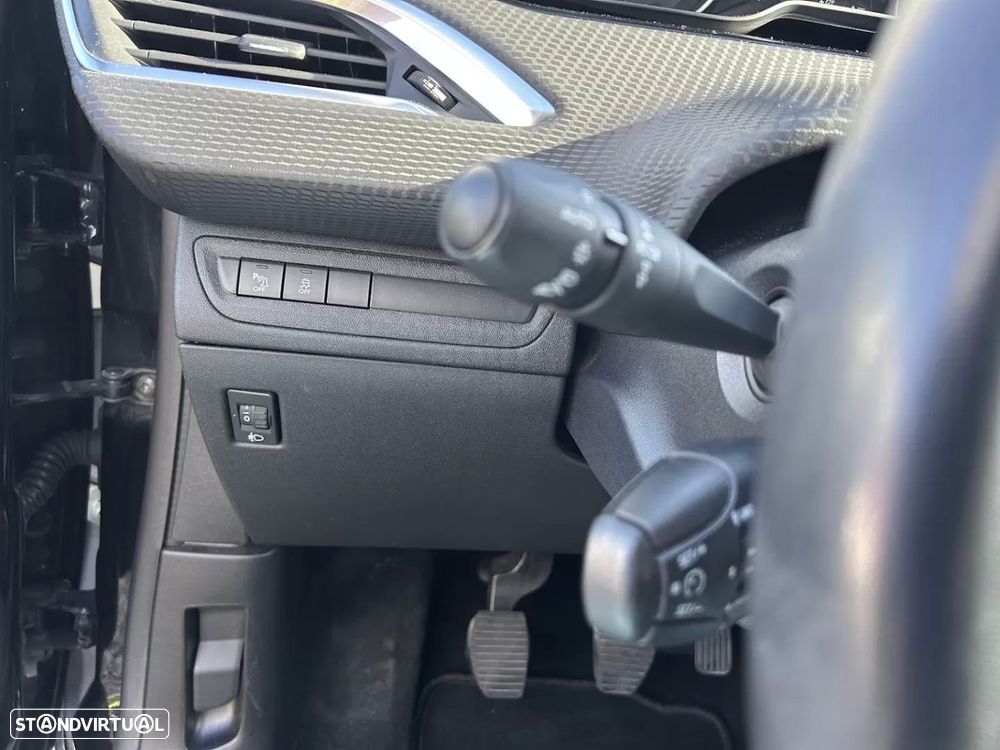 Peugeot 208 1.2 PureTech Style - 14