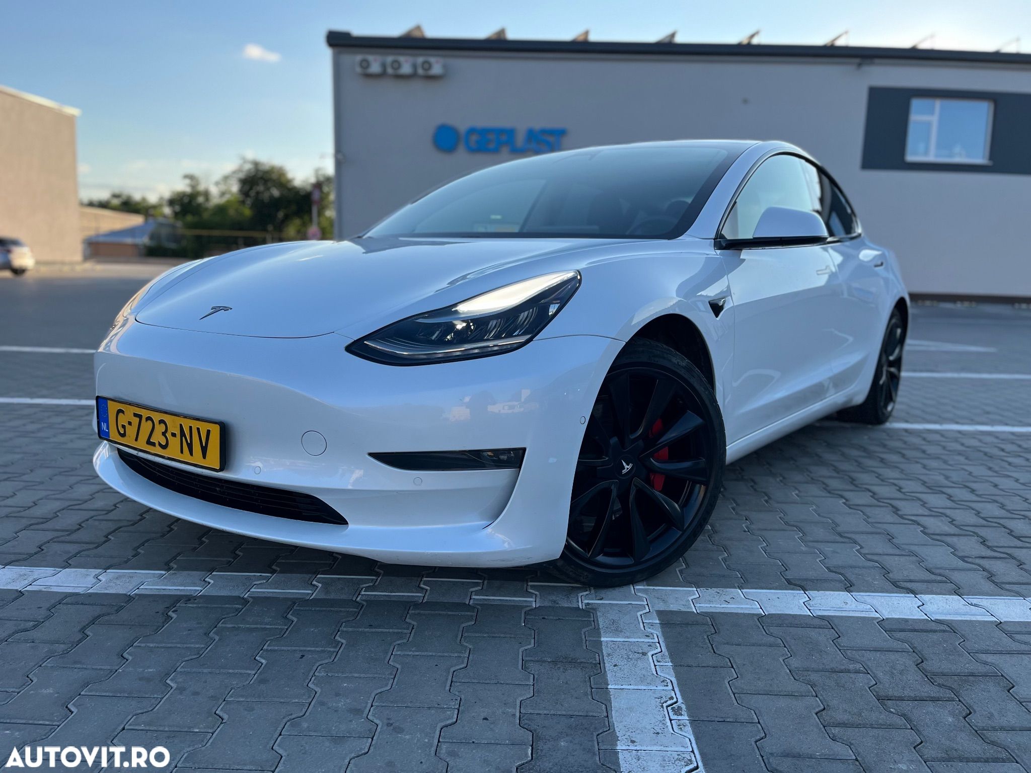 Tesla Model 3 - 1
