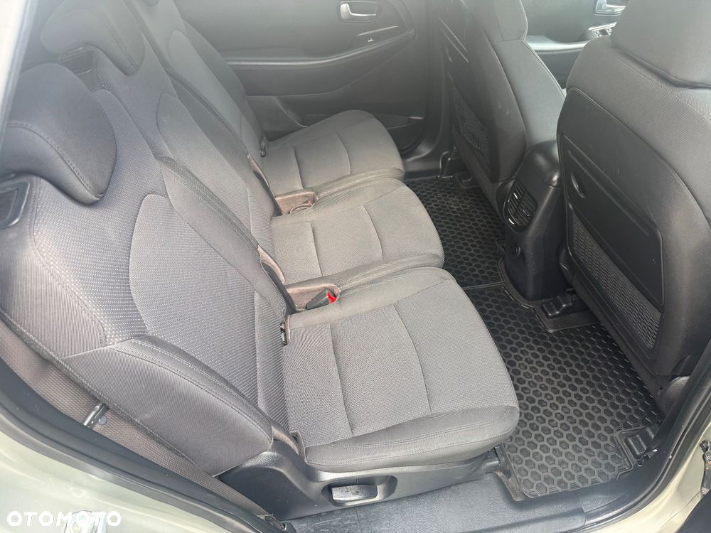 Kia Carens 1.6 GDI Edition 7 - 18