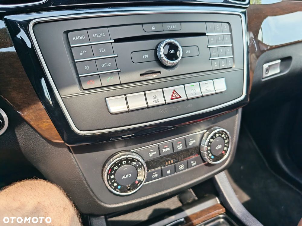 Mercedes-Benz GLS - 23