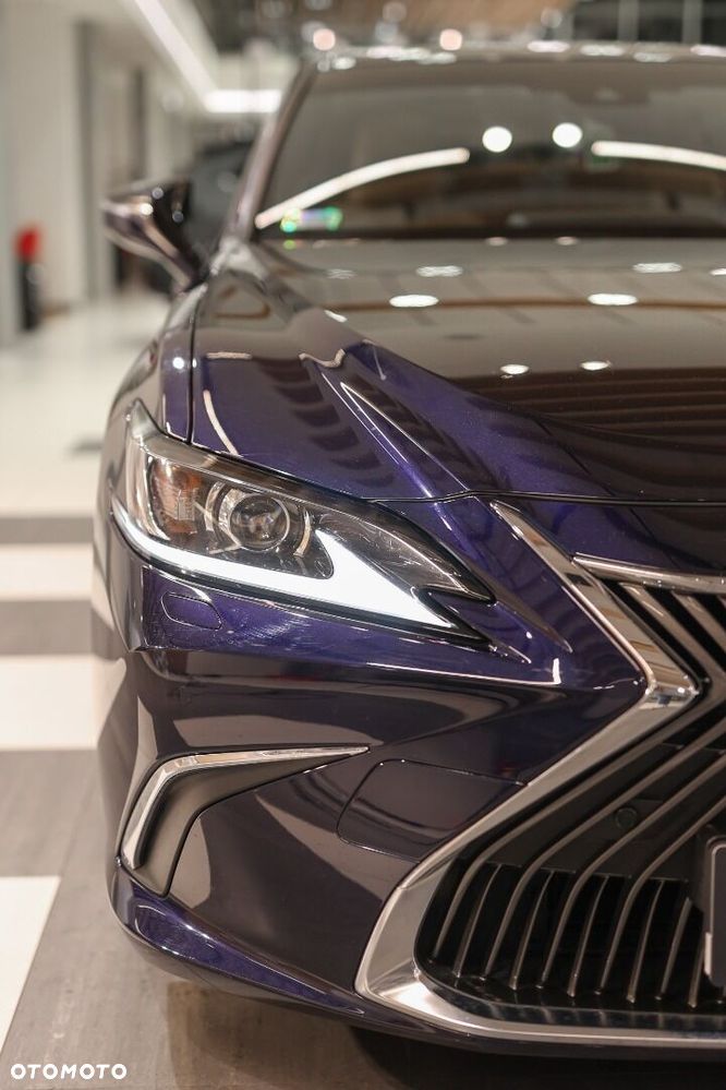 Lexus ES - 9