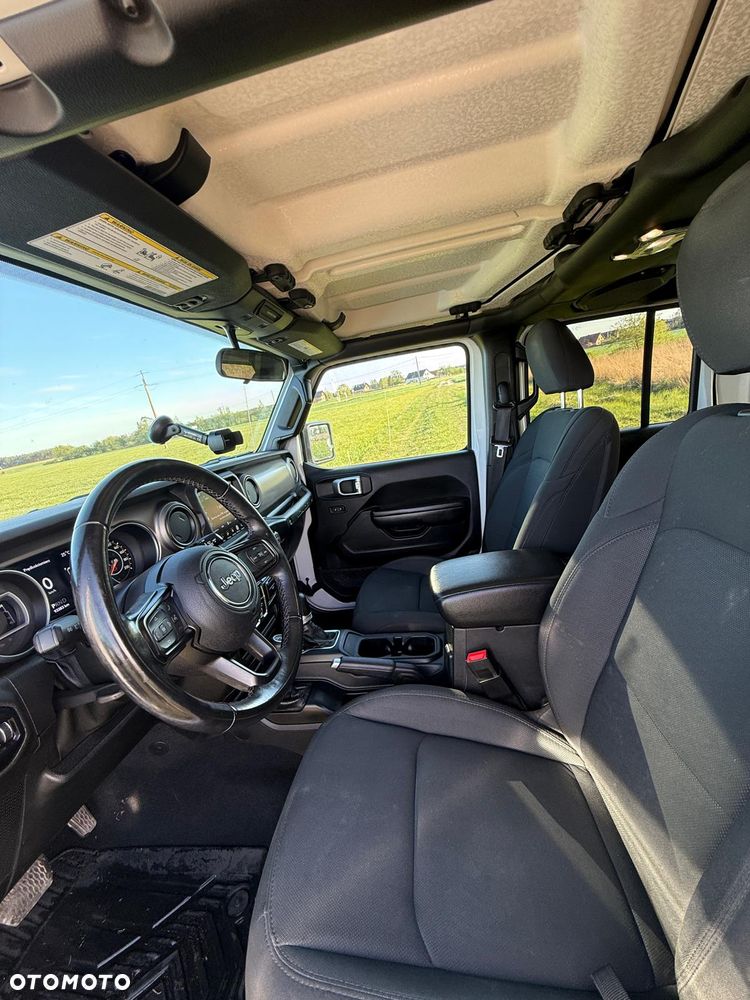 Jeep Wrangler - 28