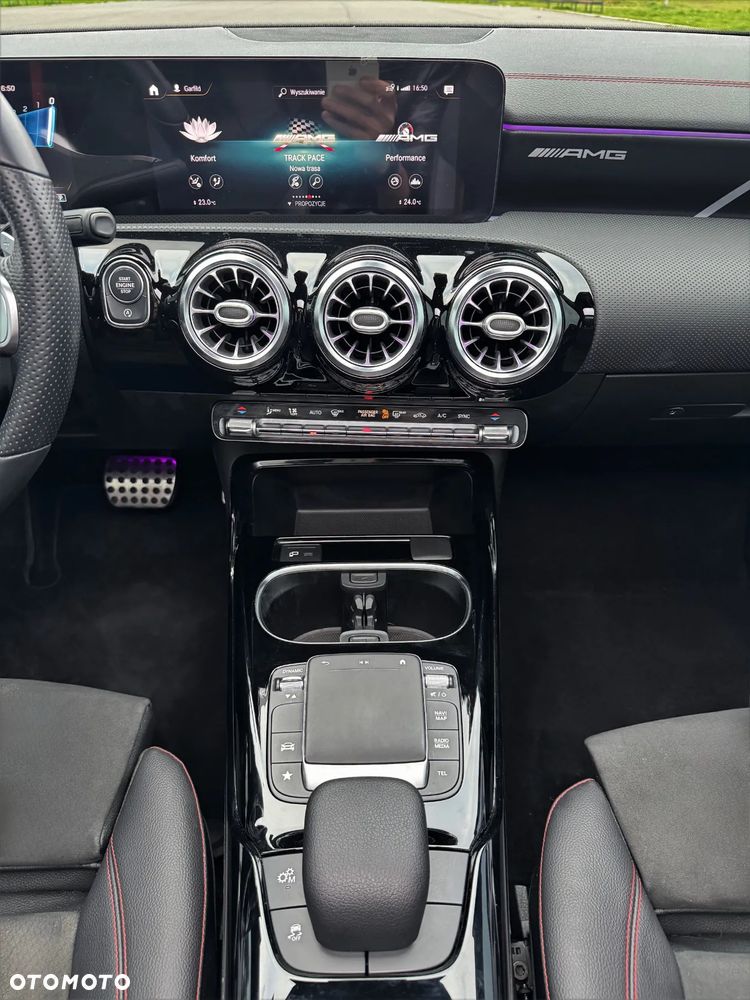 Mercedes-Benz CLA AMG 35 4Matic AMG Speedshift 7G-DCT - 13