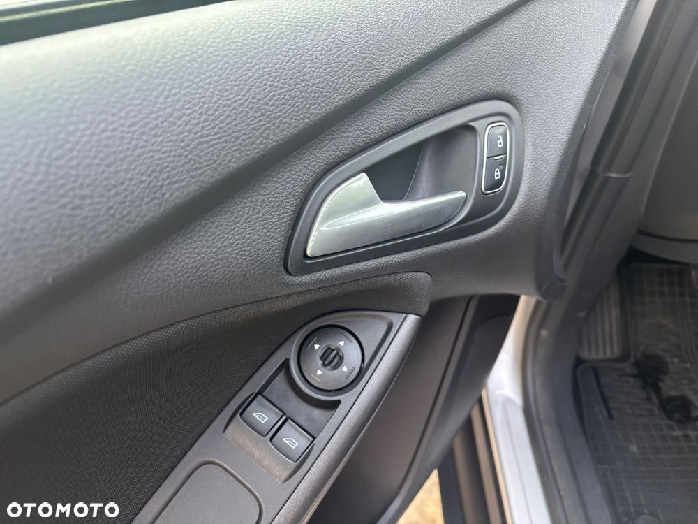 Ford Focus 1.6 Trend - 19