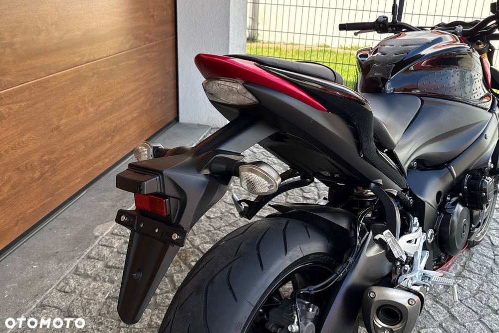 Suzuki GSX - 12