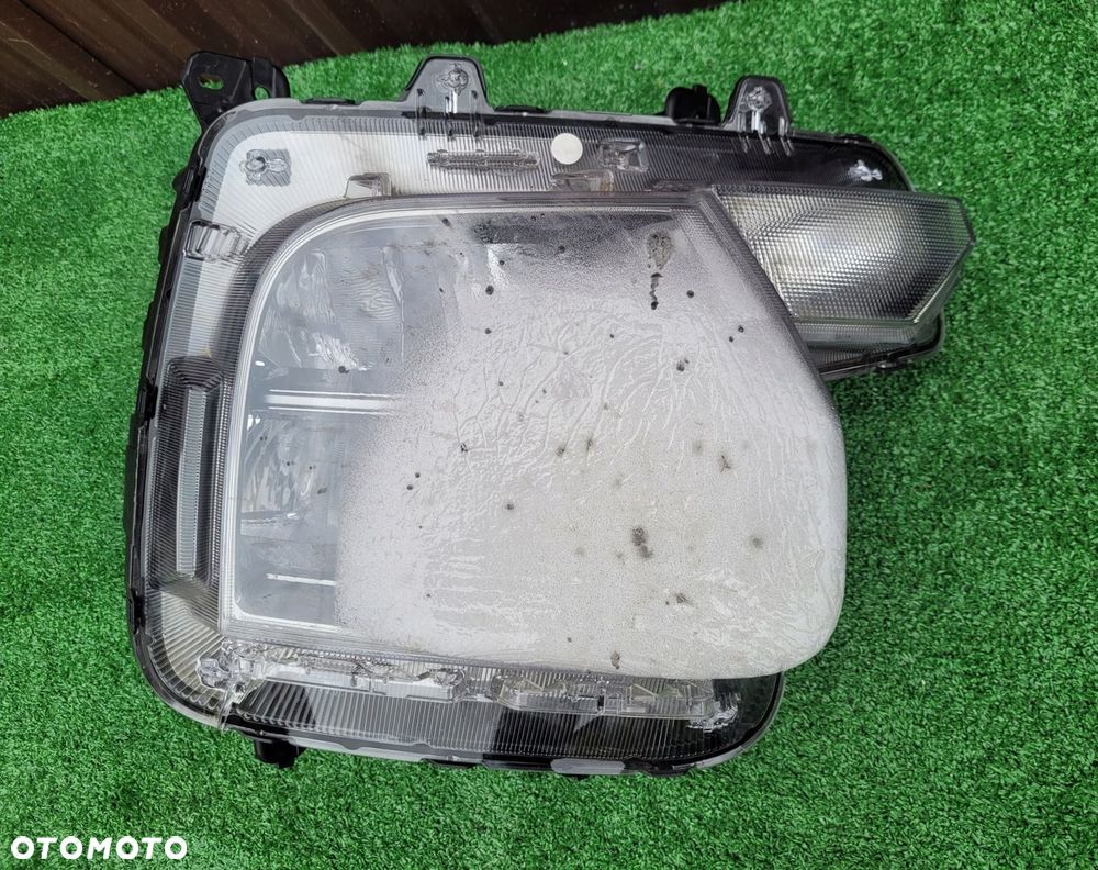Hyundai Staria lampa przod prawa full led - 2