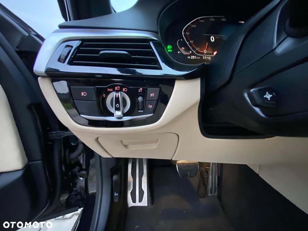 BMW Seria 5 540i xDrive Luxury Line sport - 11