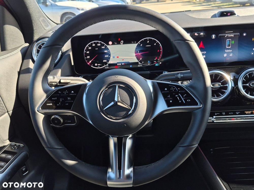 Mercedes-Benz GLA - 23