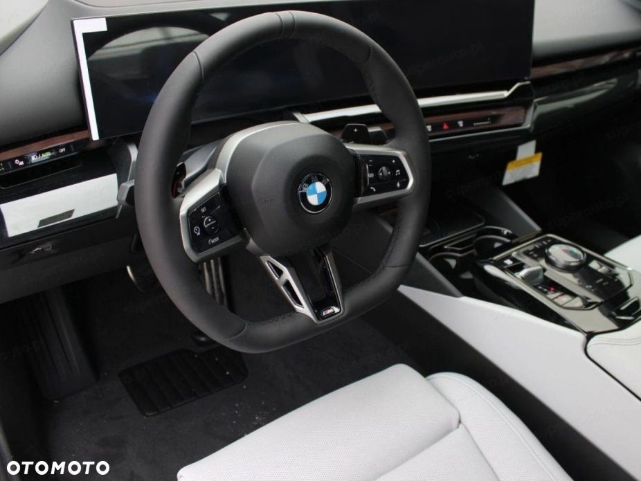 BMW Seria 5 540d xDrive mHEV M Sport - 12