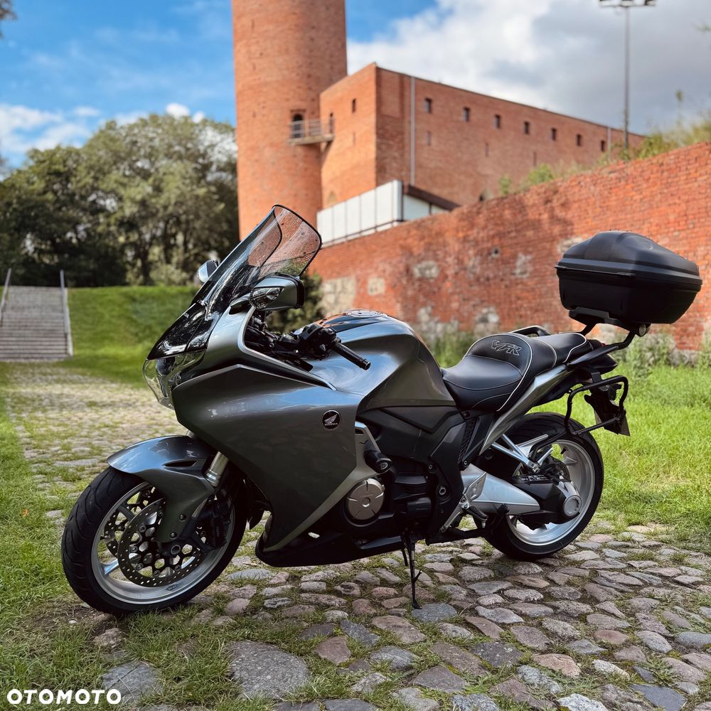 Honda VFR - 2