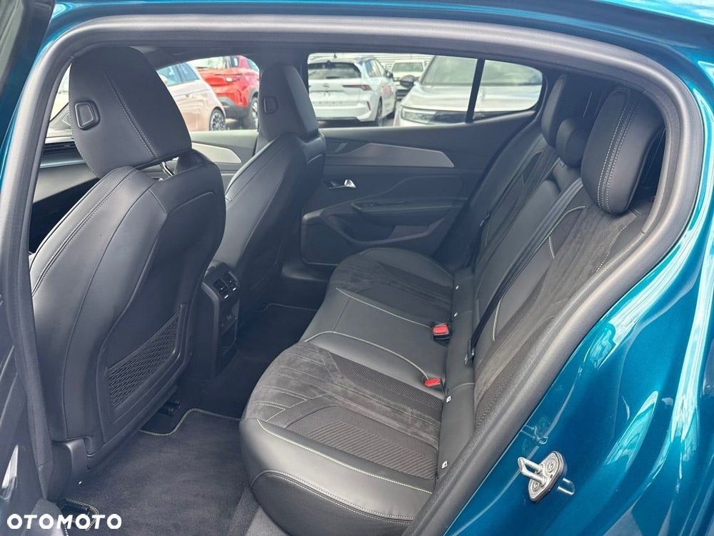 Peugeot 408 1.6 Plug-In Hybrid 225 GT EAT8 - 11