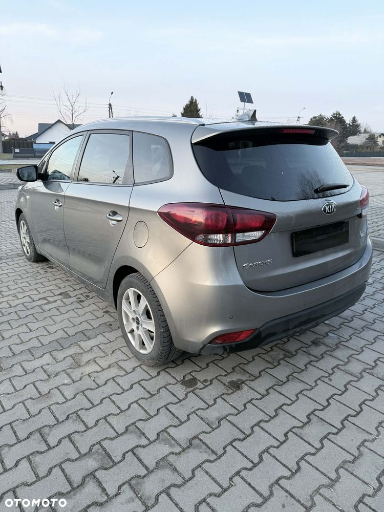 Kia Carens - 33