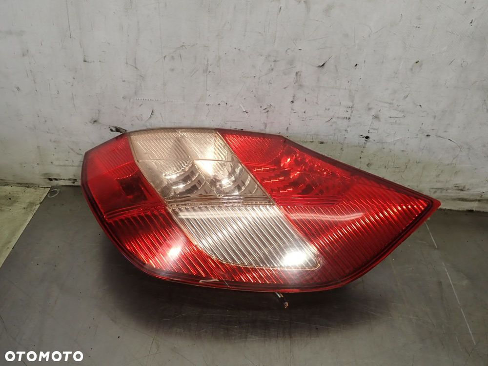 LAMPA PRAWA TYLNA RENAULT SCENIC II 1.6 - 4