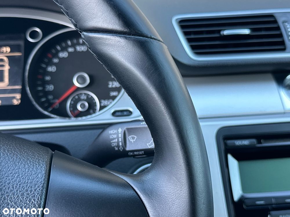 Volkswagen Passat - 33