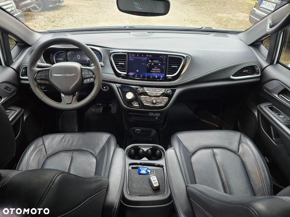 Chrysler Pacifica - 20