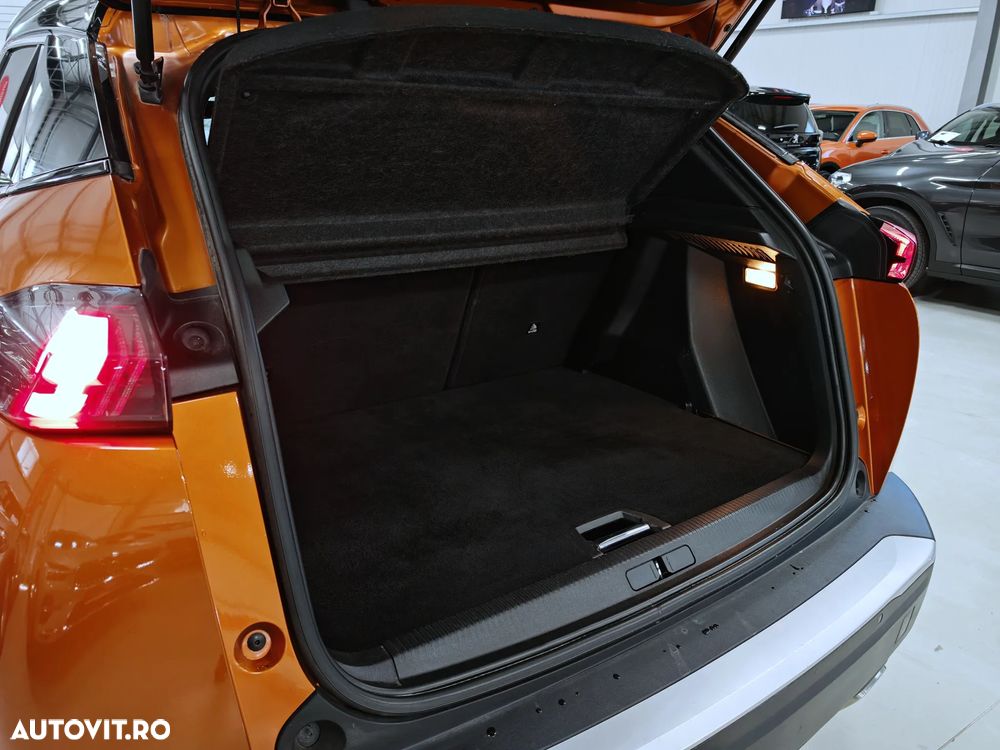 Peugeot 2008 PureTech 130 EAT8 GT - 32