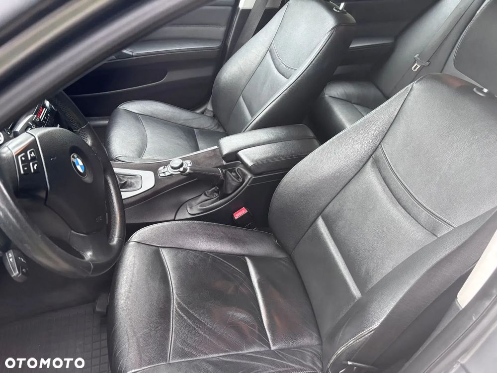 BMW Seria 3 318d DPF Touring - 21