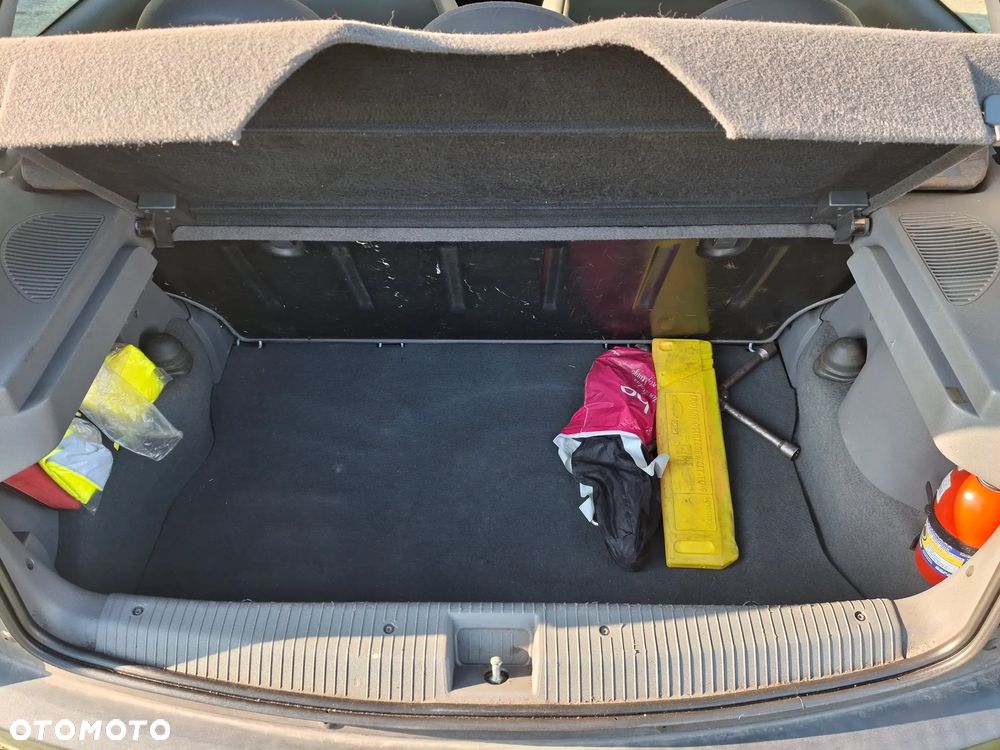 Opel Corsa 1.2 16V - 11