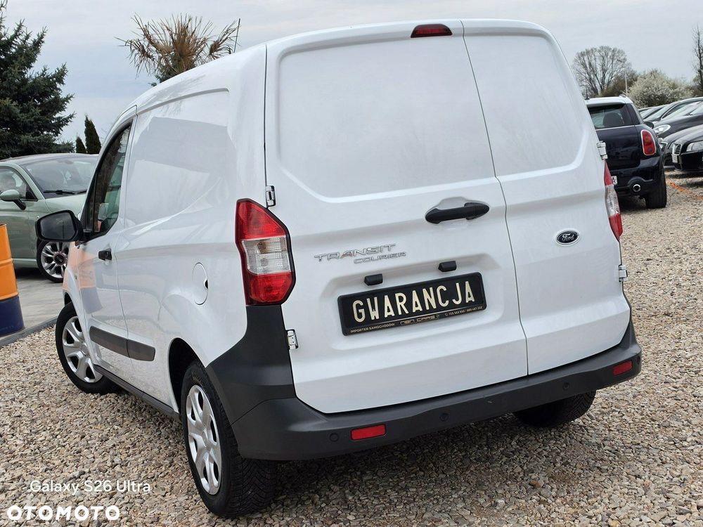 Ford Transit Courier - 11