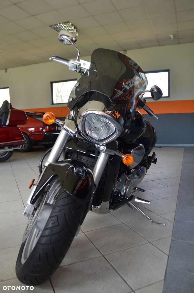 Suzuki Intruder - 8